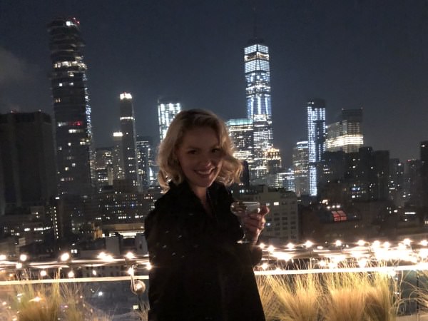 Katherine Heigl Enjoying A Dirty Martini Cocktail